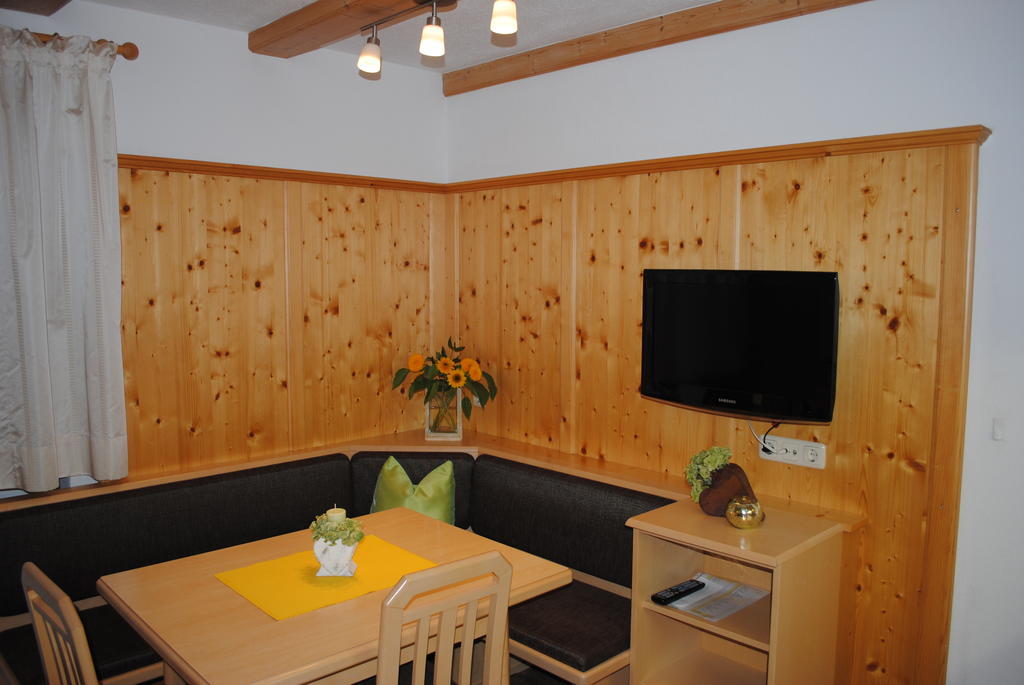 Haus Untergand Apartment ซังคท์อันทอนอัมอาร์ลแบร์ก ห้อง รูปภาพ